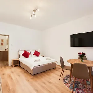 Malixa - In The Heart Of Next To Metro Viena